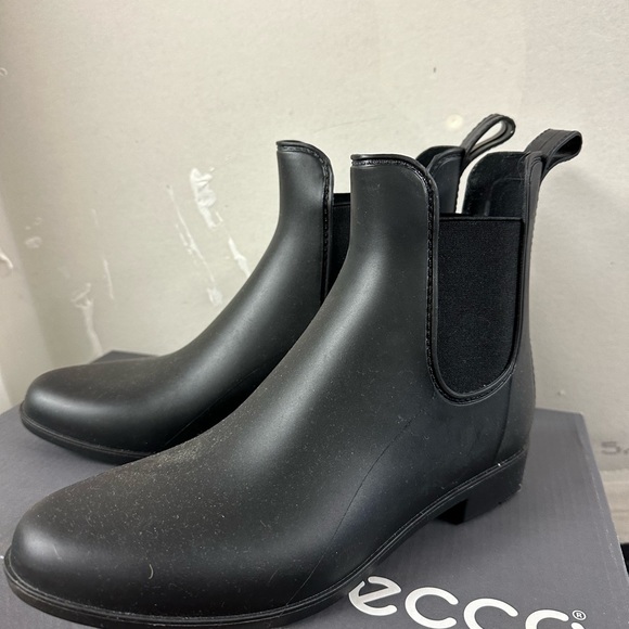 Rain Boots brand new classic black waterproof rain boots never worn new! NWOT - Picture 4 of 4